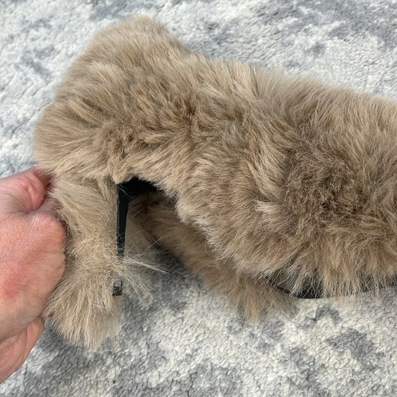 New Jeffrey Campbell Fluff MF Faux Fur Block Heel Mules Furry Beige Sz 5.5 - Picture 12 of 12